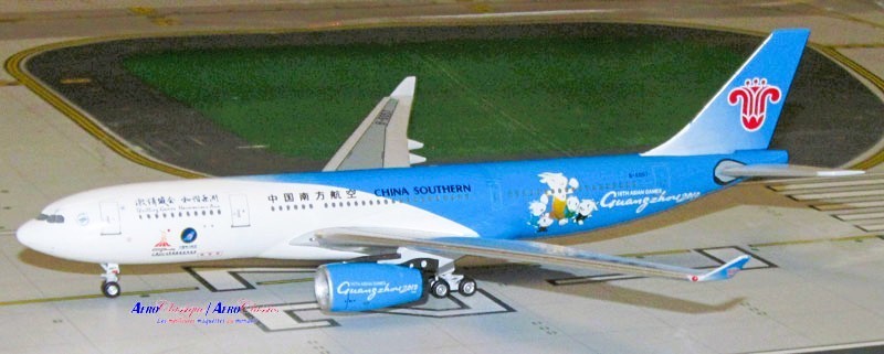 Aeroclassics ACCSN1215 China Southern Airbus A330-200 B-6057 Diecast 1/400 Model