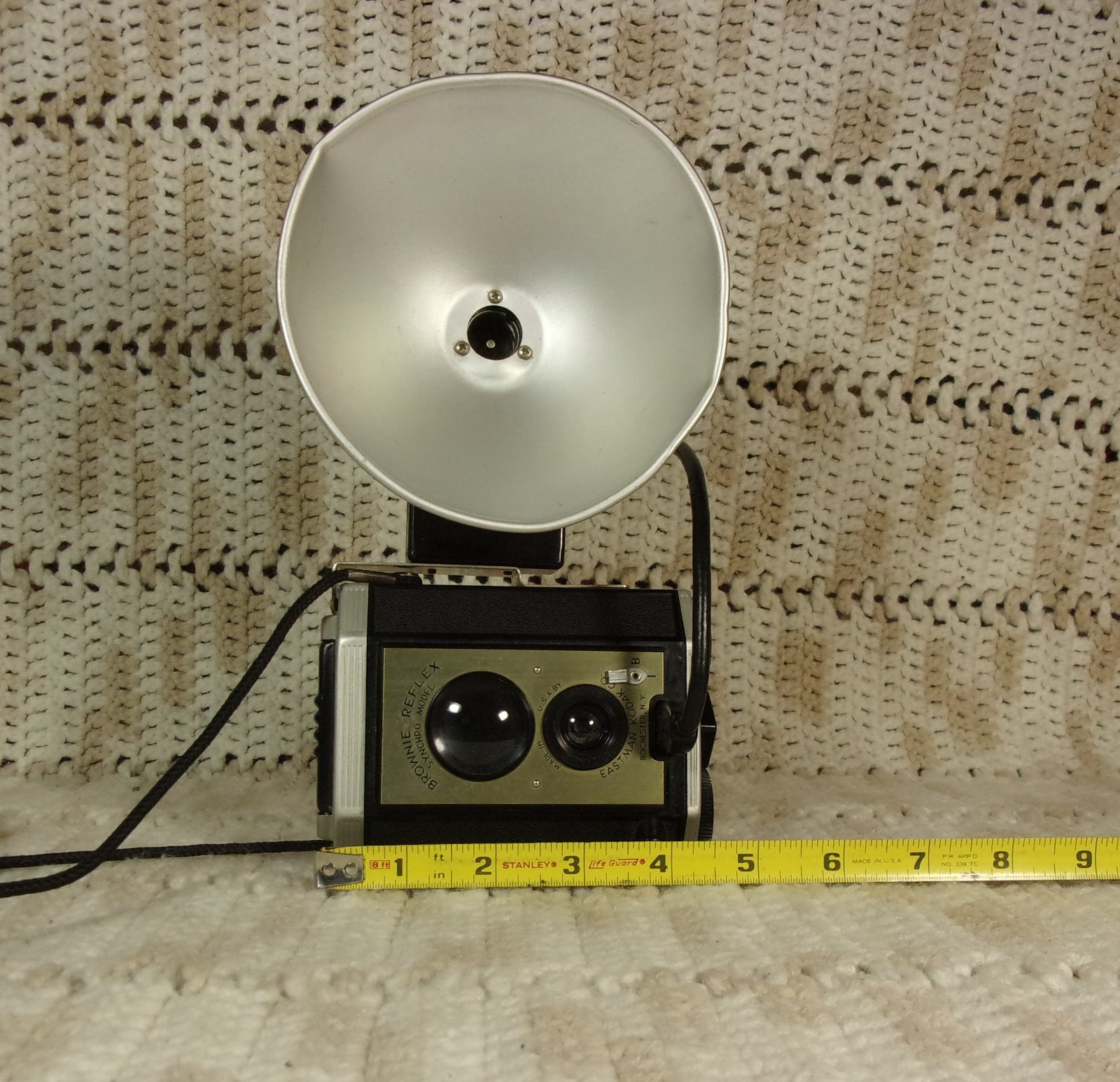 VINTAGE EASTMAN KODAK BROWNIE REFLEX SYNCHRO MODEL CAMERA W/FLASH ATTACHMENT