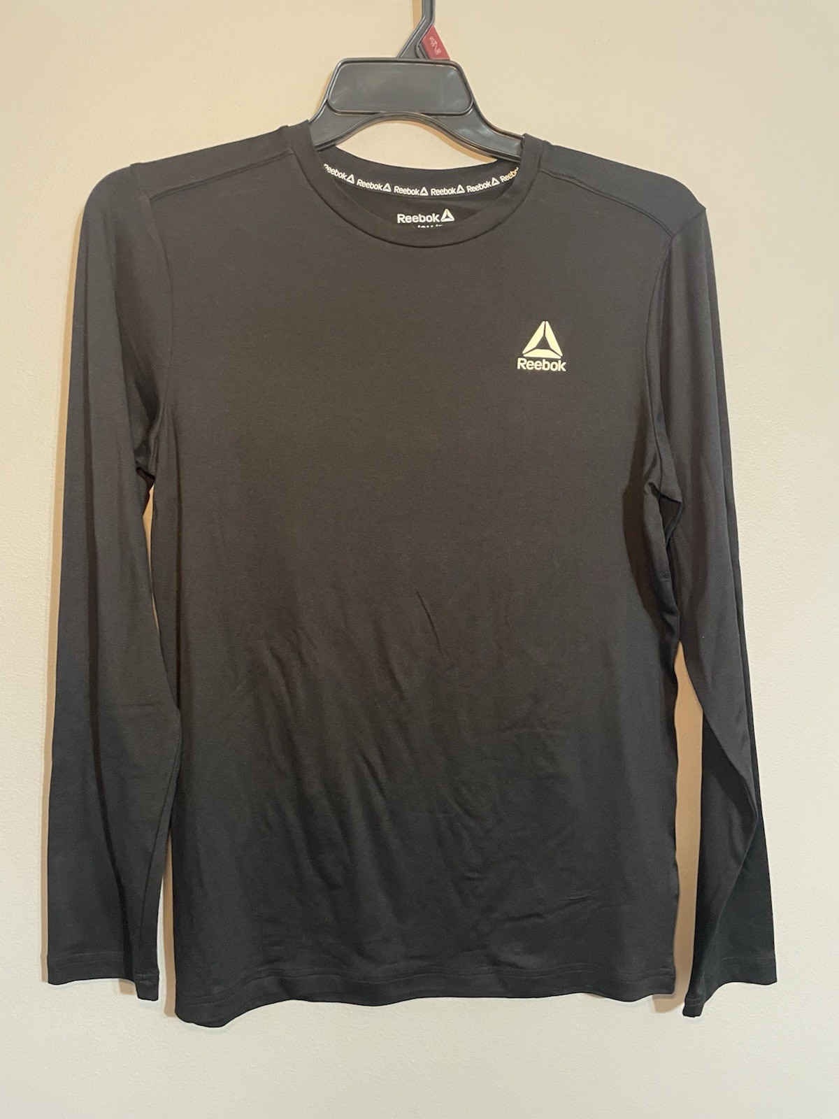 Reebok Women’s S Black Long Sleeve Lightweight T-Shirt Crew Neck Activewear BNWT