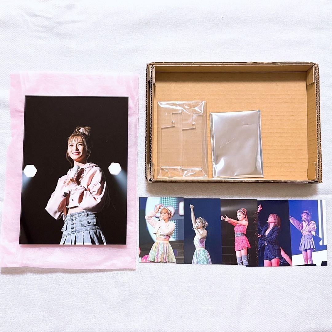 Misako Uno Photo Exhibition Autographed Goods with 5 Photo Cards All Appreciate