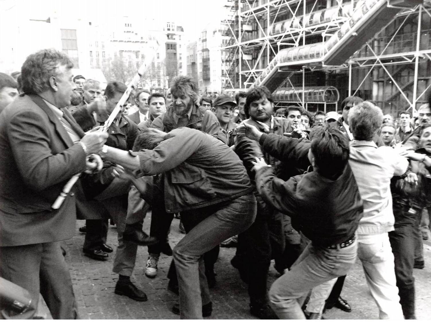 Press Photo MLE10109 25x18 Cm Approximately 1994 Paris Gorazde Event GRE