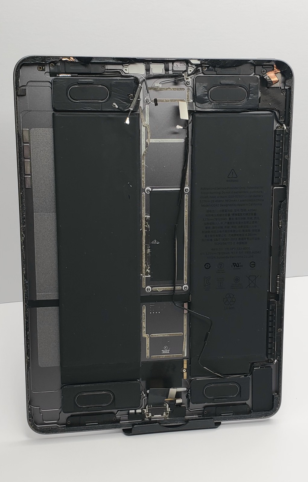 iPad Pro 11  Wi-Fi Gray A1980 ORIGINAL Housing with battery and small parts.