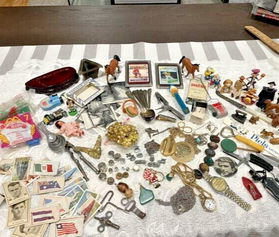 Wholesale Lot Box - 10 LB  Junk Drawer box- Estate Liquidation - NY-#FEMD94