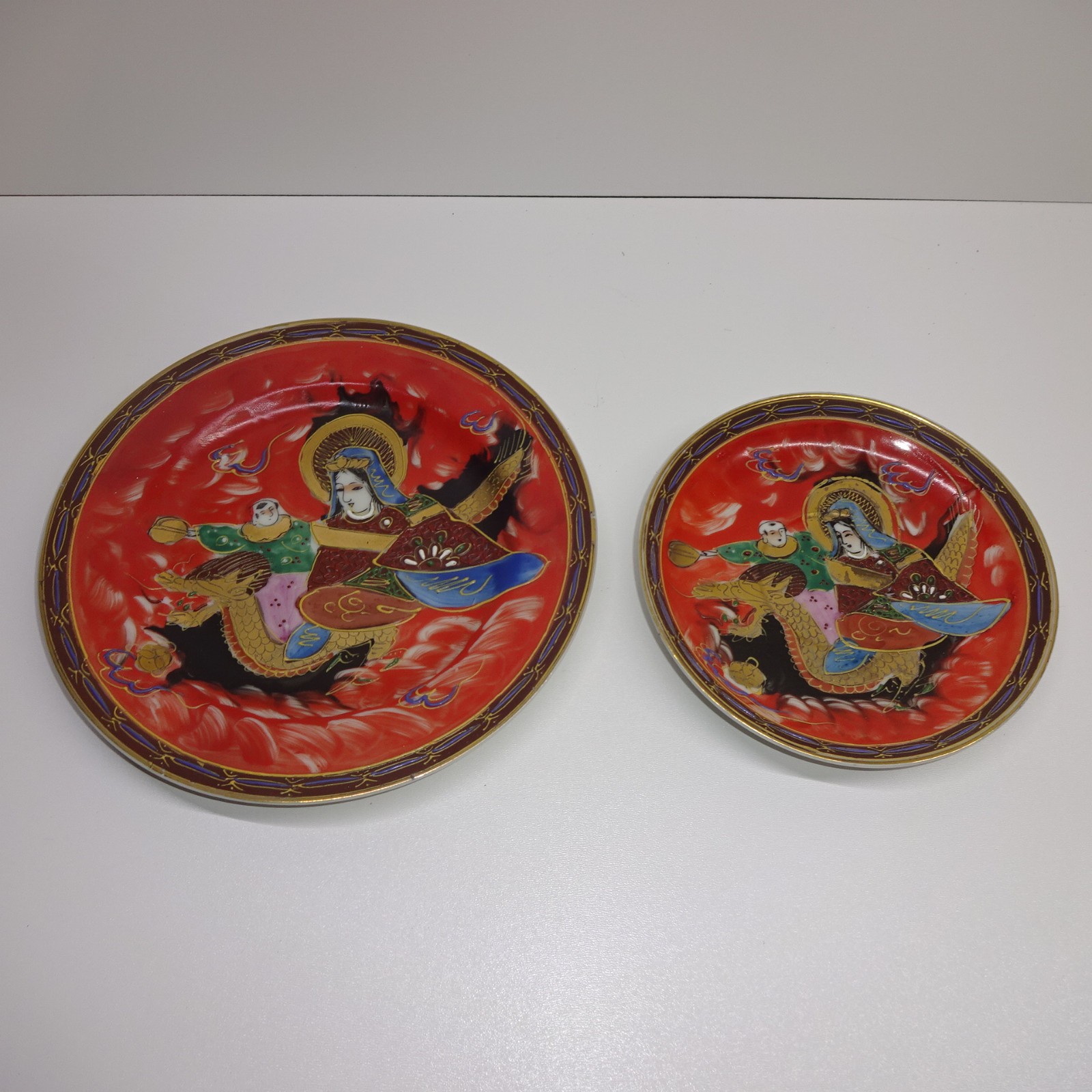 2 Japanese plates with pattern - Ø about 14 + 18 cm