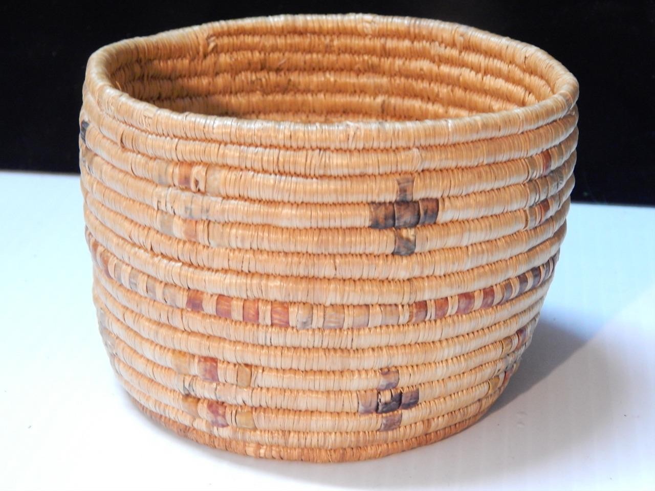 ANTIQUE / VINTAGE ALASKAN WESTERN ESKIMO INUIT COILED SEA GRASS GUT IMBRICATION