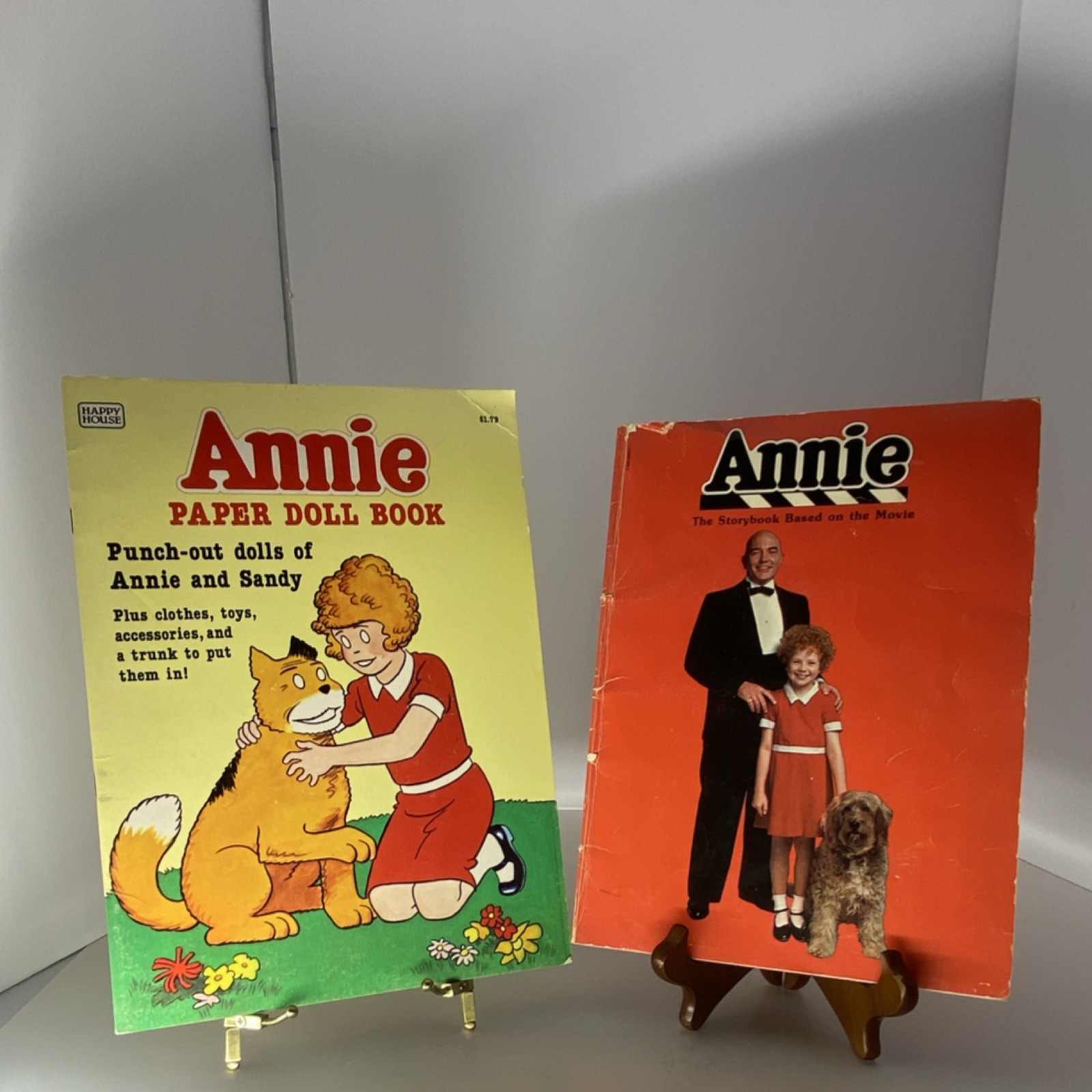 Happy House Annie Punch-Out Paper Doll Book Sandy& Annie. 1982 Annie Story Book 