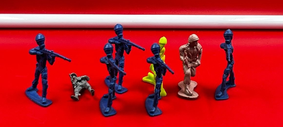 8 PCS Plastic Army Men Blue Mixed Nation Mix Force 1