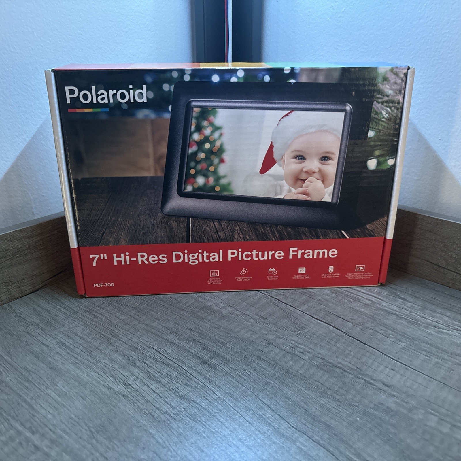 Polaroid Digital '7 Hi Resolution'' Picture Frame  Wood