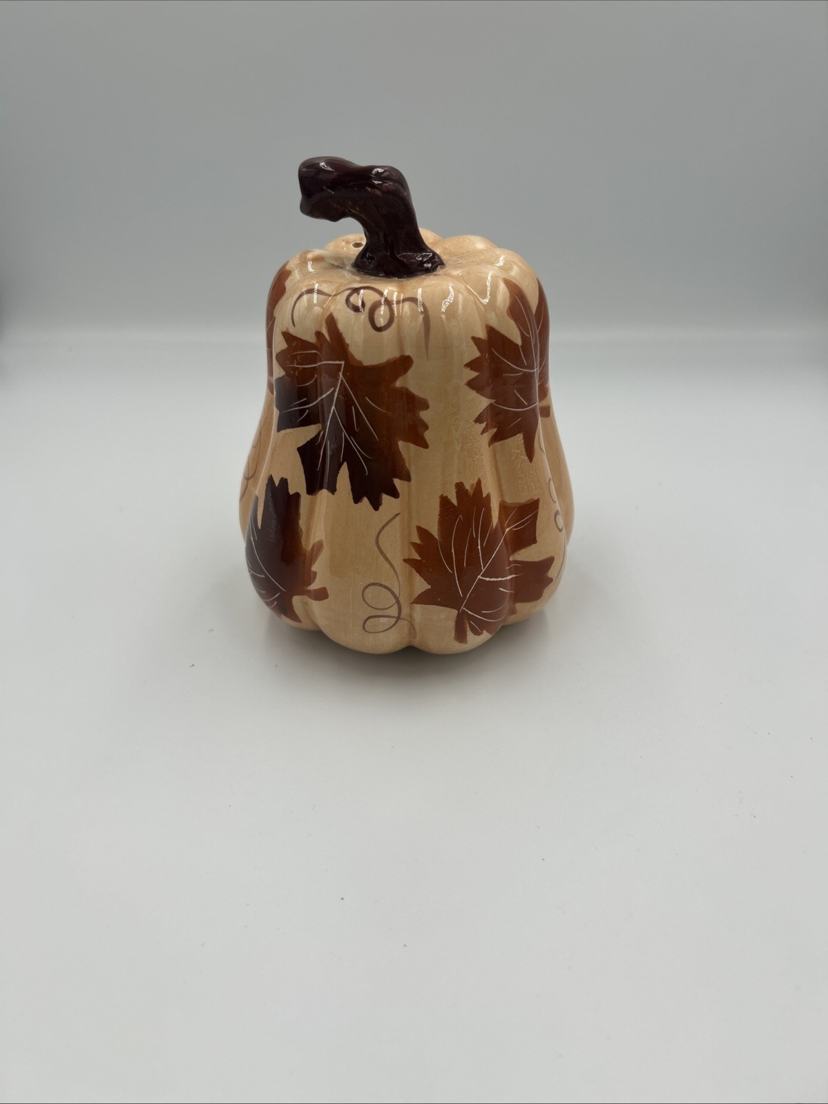 6 Inch Ceramic ￼Pumpkin With Leaf Decor