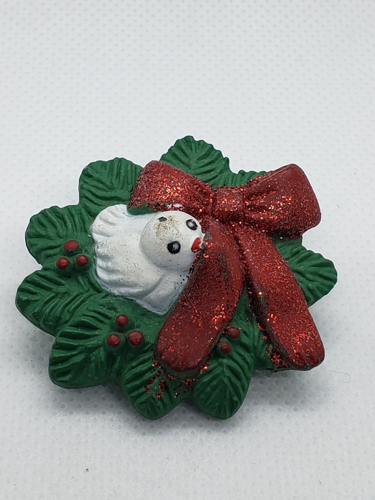 Vintage S Lehman Fun World Plastic Bird In A Wreath Christmas Pin