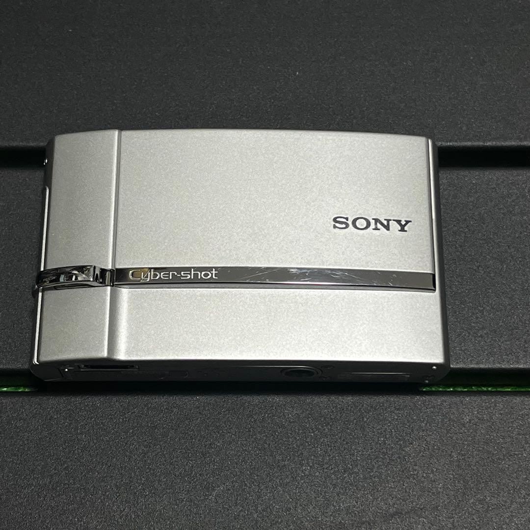 Sony Cyber-shot DSC-T30 Compact Digital Camera 7.2 Megapixels with Charger