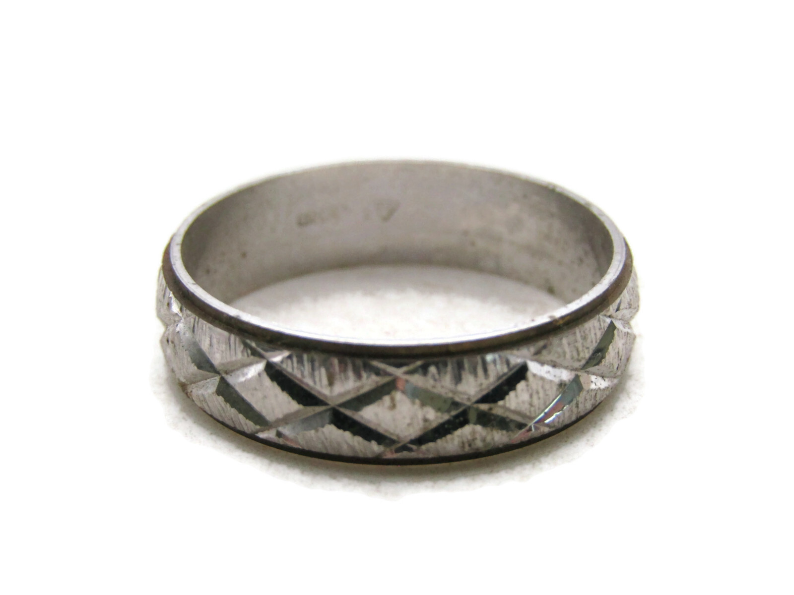Etched Diamond Pattern Ring Silver Tone
