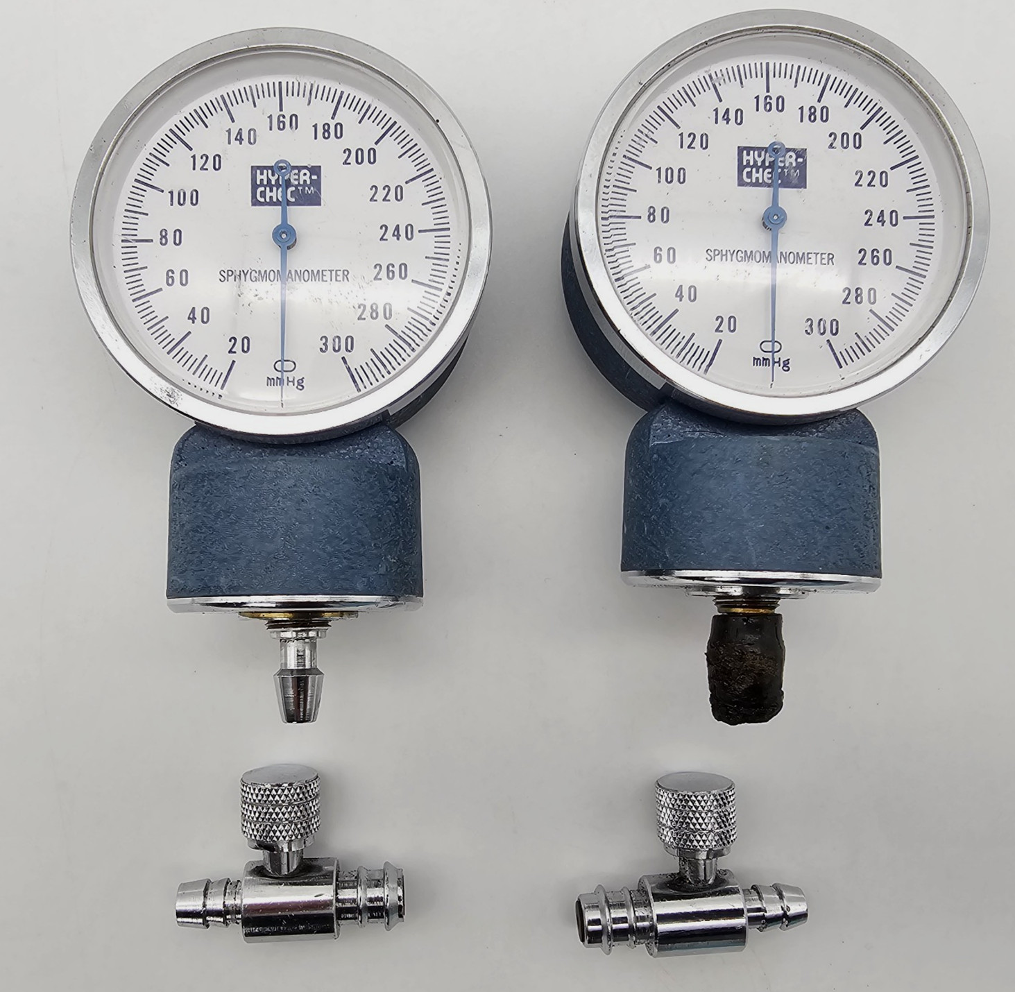 2 Hyperchec Sphygmomanometer Pressure Gauges with 2 Valves Japan VTG Medical