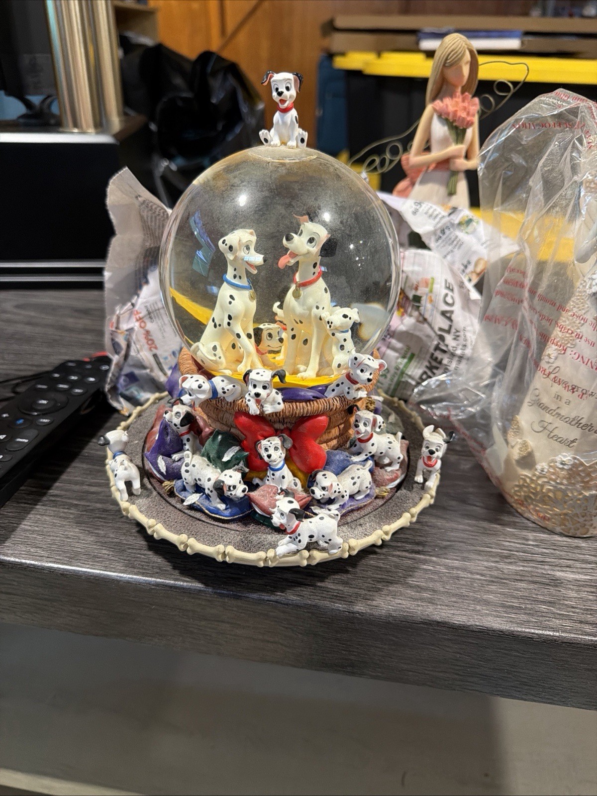 Disney 101 Dalmations Musical Snow Globe Doggie in the Window Tune