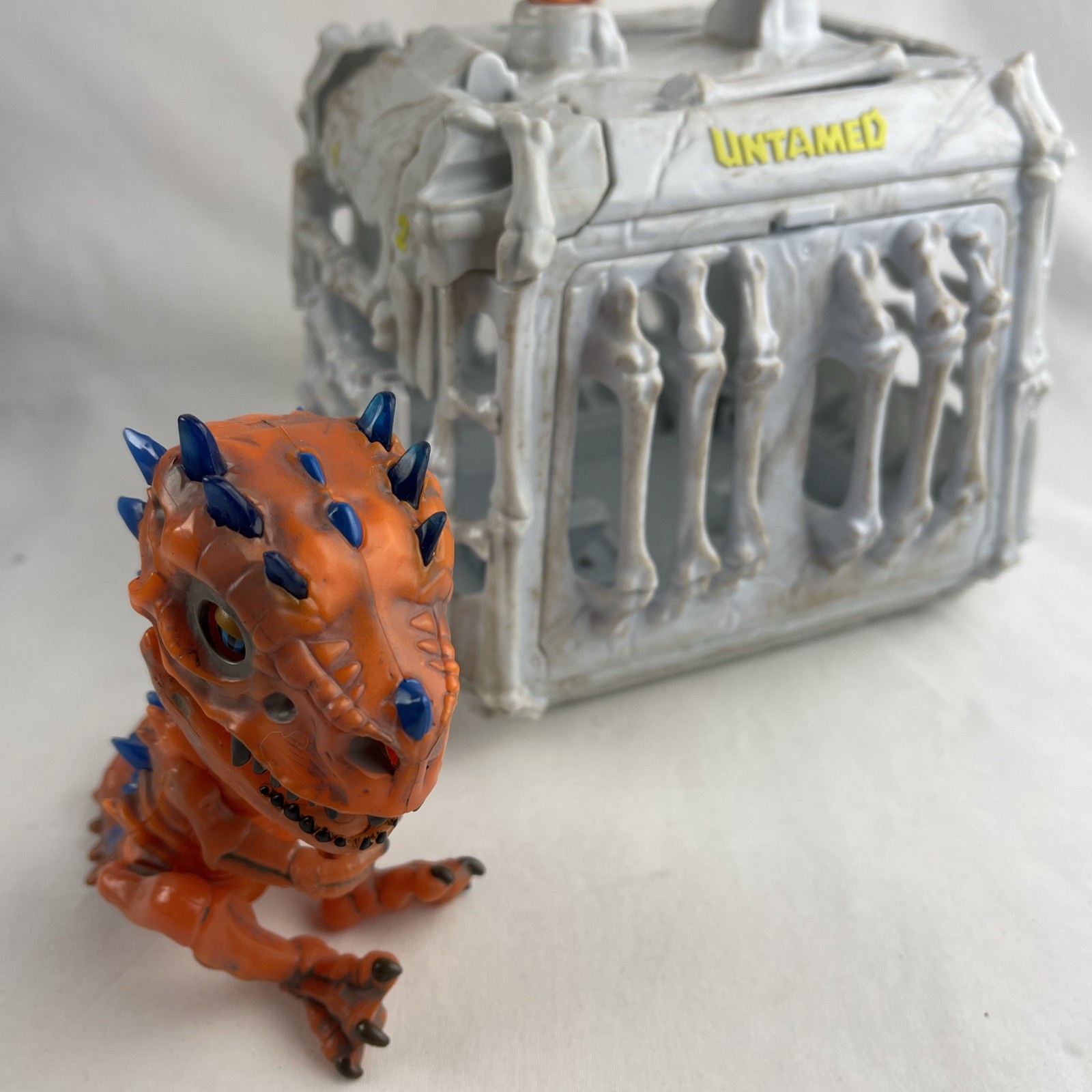 WowWee Untamed JAILBREAK Playset KRYPTON DINOSAUR Bronze with Orange Glow Works