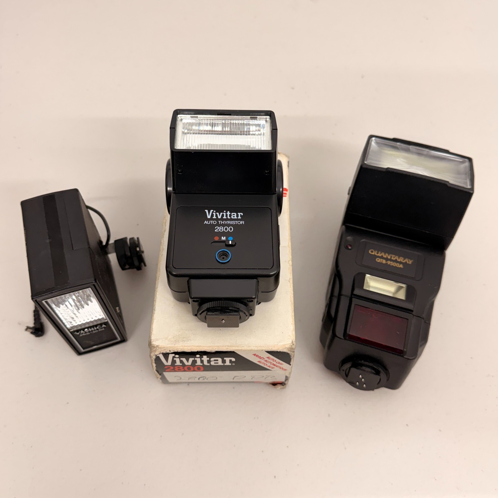 Vintage Camera Flash Lot – Yashica PRO-50 DX, Vivitar 2800, Quantaray QTB-9500B