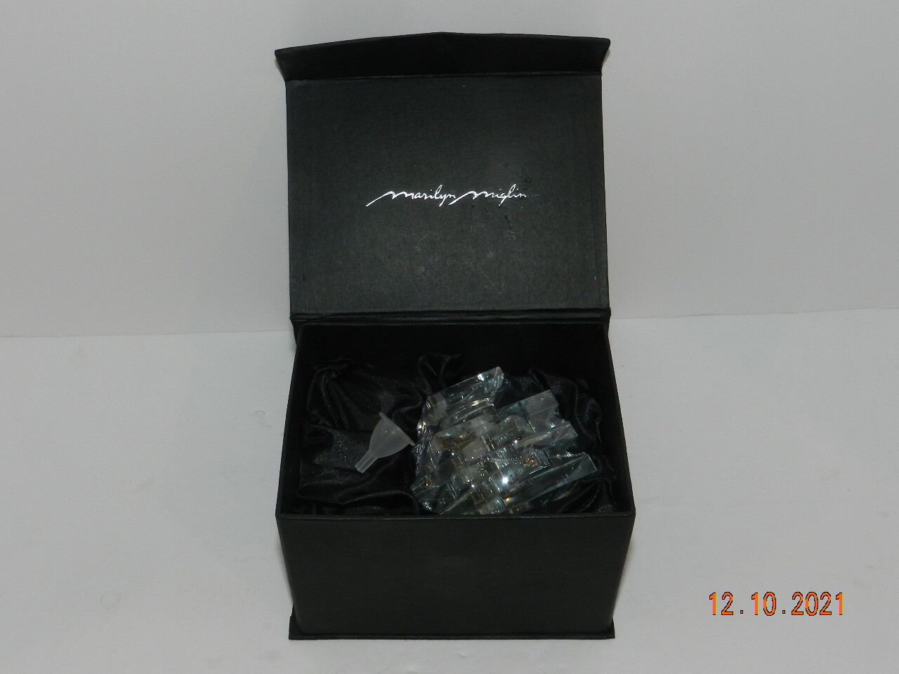Marilyn Miglin Crystal Geometric Perfume Bottle New With Box Great Gift funnel 