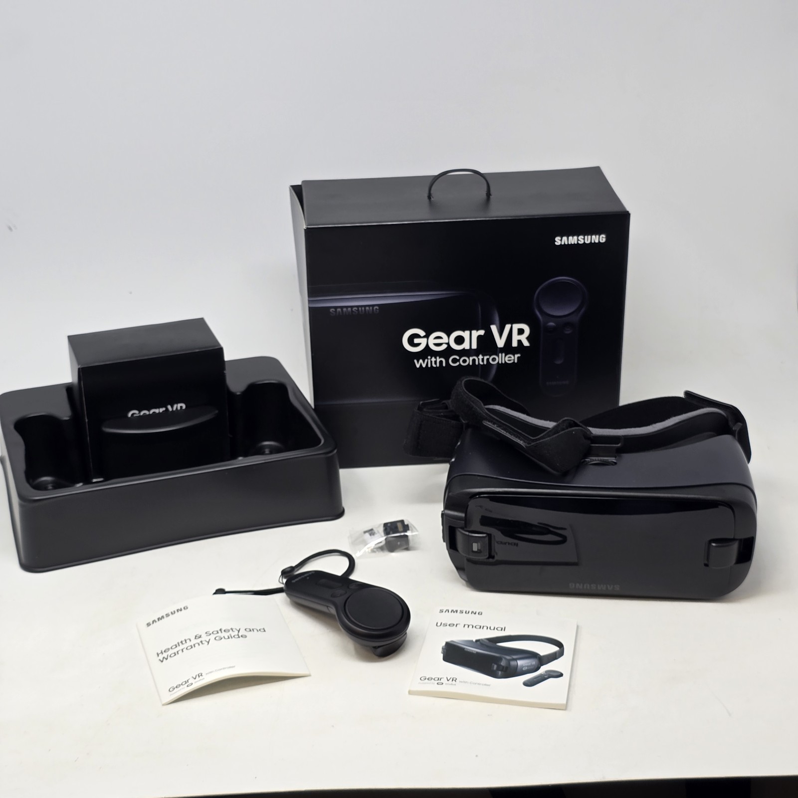 Samsung SM-R324 Gear VR with Controller Powered by Oculus With Original Box