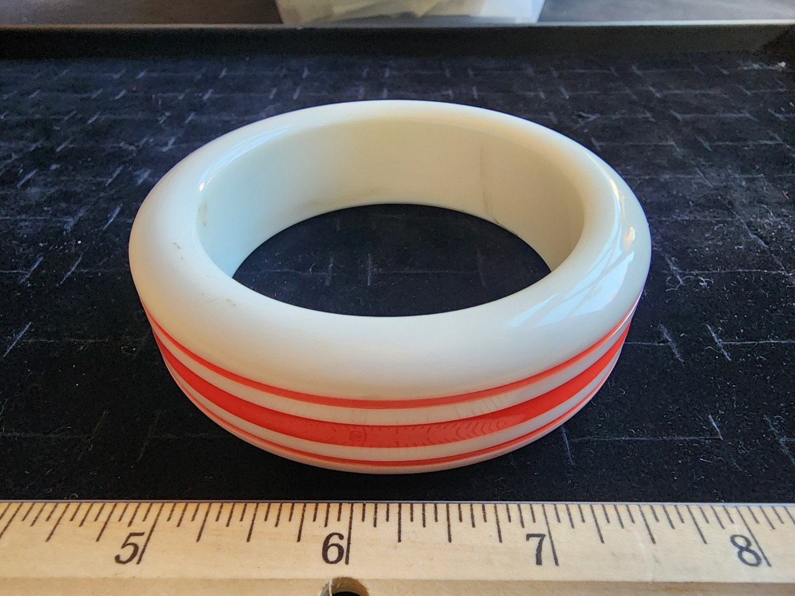 Vintage Red And White Acrylic Chunky Bangle Stacker Bracelet