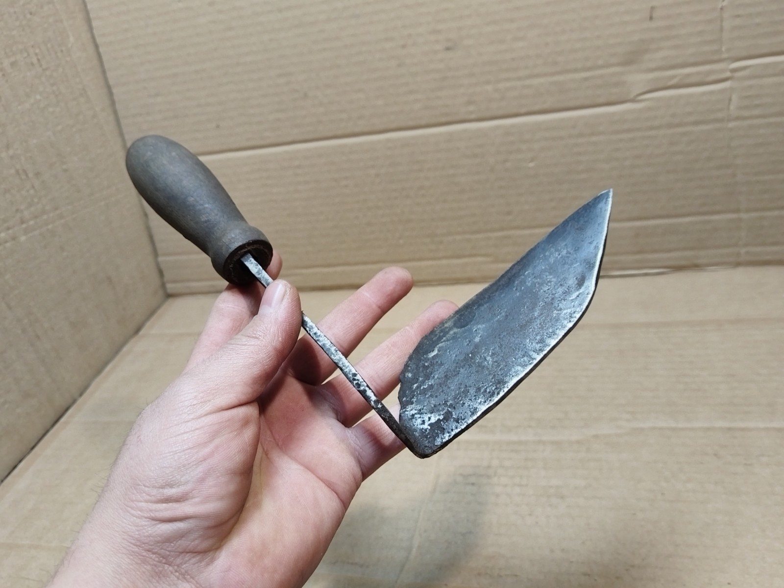 ANTIQUE HAND FORGED KNIFE FOR HORSE HOOF CUTTING TOOL 19 CENTURY WOODEN HADLE