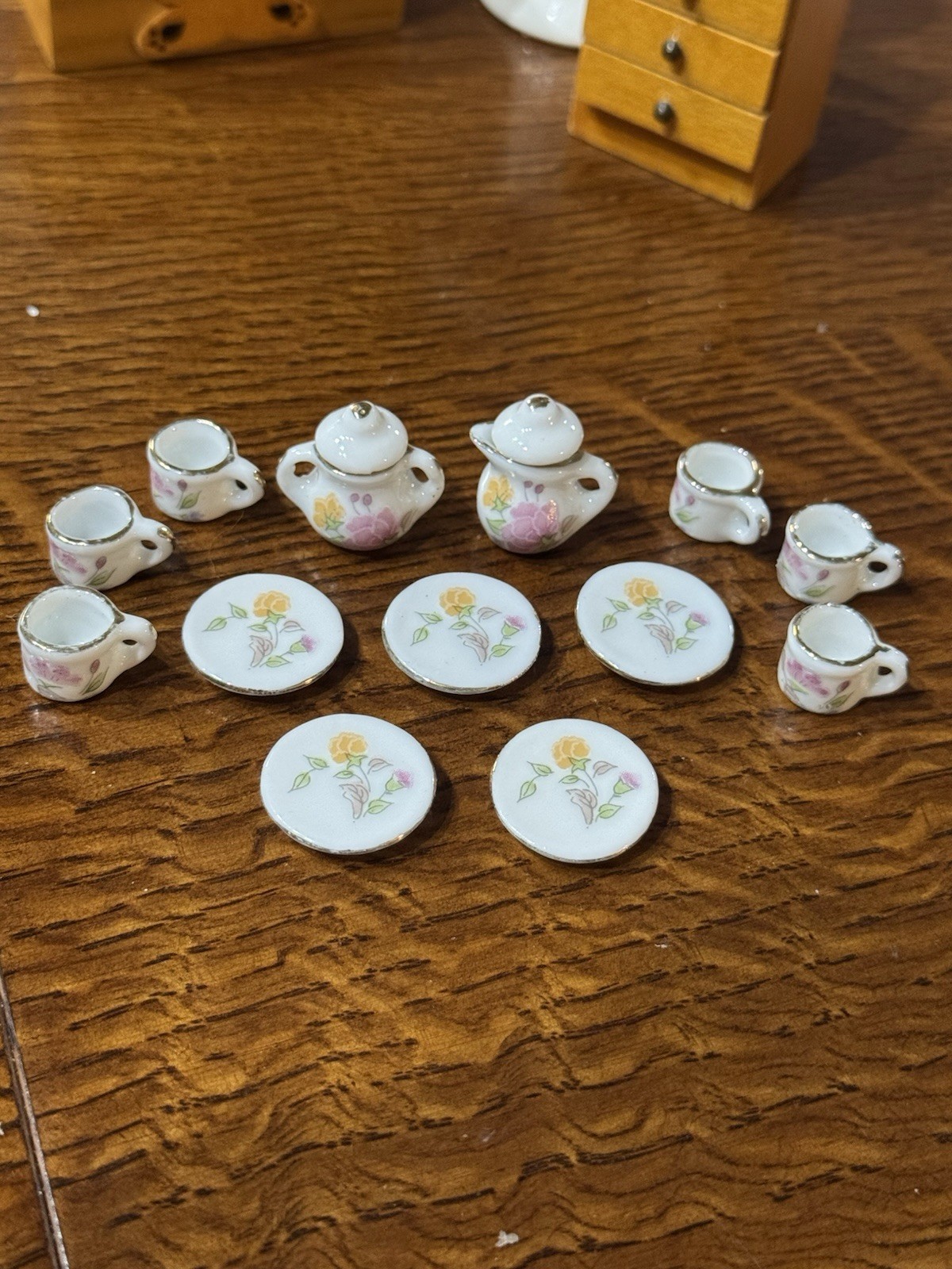 1:12 Dollhouse Miniature Victorian Porcelain Tea Set Floral Pattern Gold