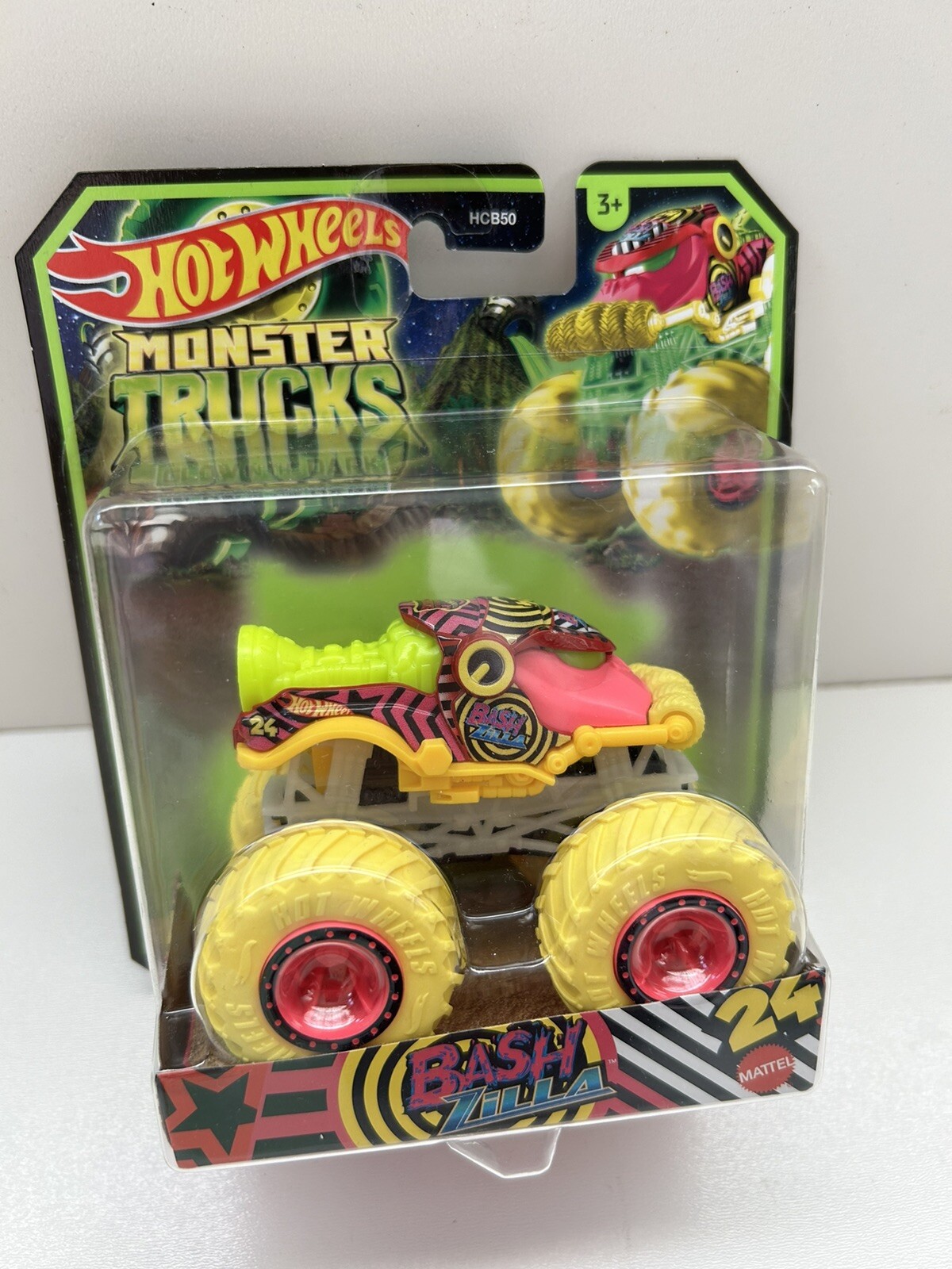 Hot Wheels Monster Trucks BashZilla Glow in the Dark GITD 1:64 Mattel New Sealed