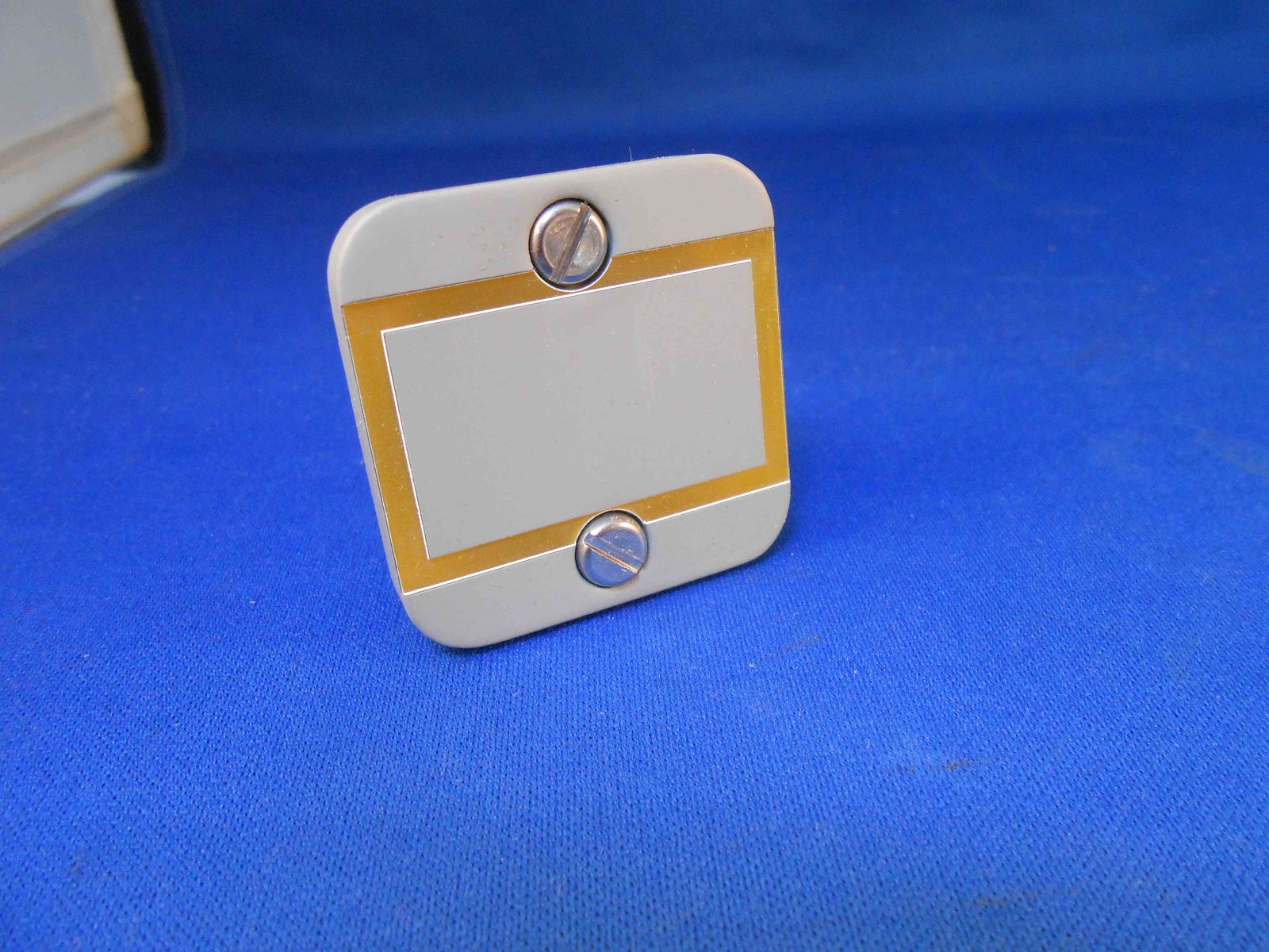 21L700-7   VARI-EQUIPMENT PLASTIC LENS LIGHT   NEW OLD STOCK