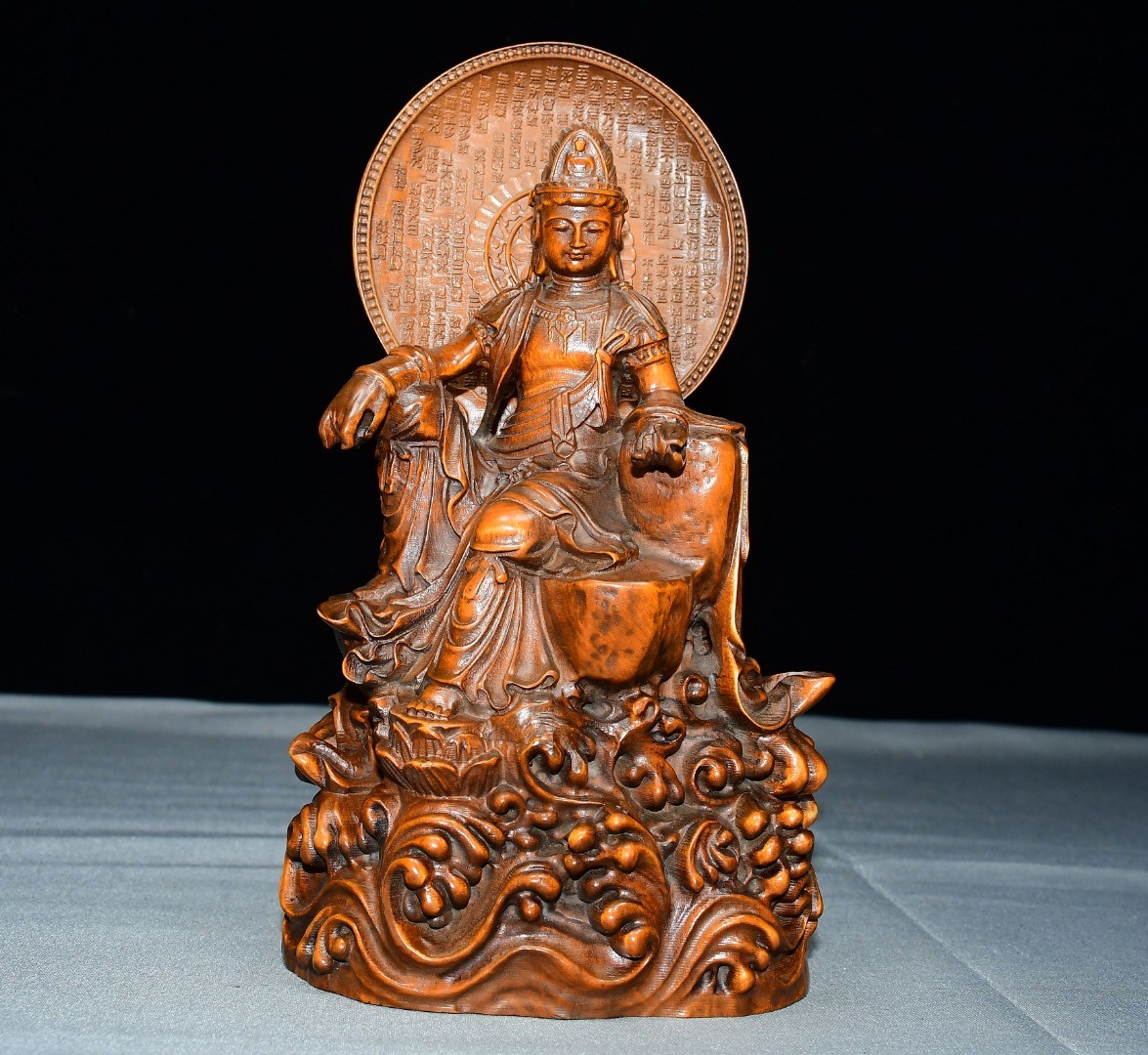 Exquisite Small Leaf Boxwood Backrest Guanyin Ornament