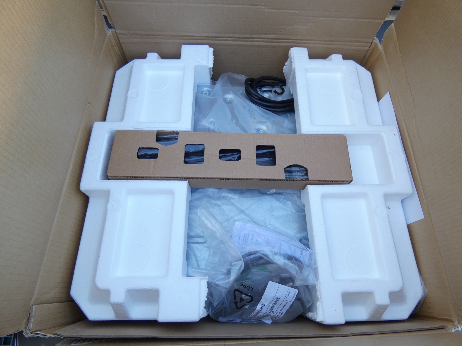 APC Smart-UPS 1500VA SMT1500RM2UC Open Box