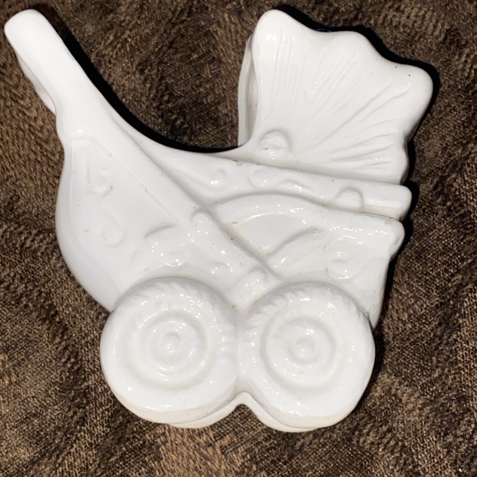 White vtg Carriage Ceramic 50’s Baby Carriage  3”