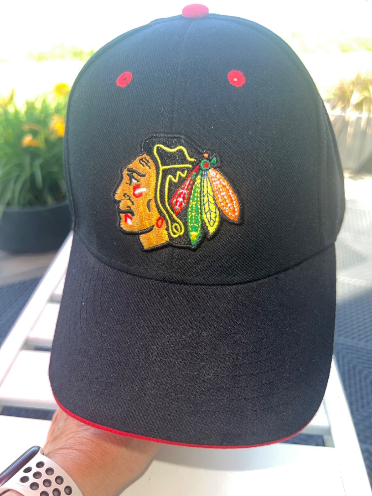 Chicago Blackhawks NHL Hockey Black with red, & Logo Hat Cap Hook Loop EUC