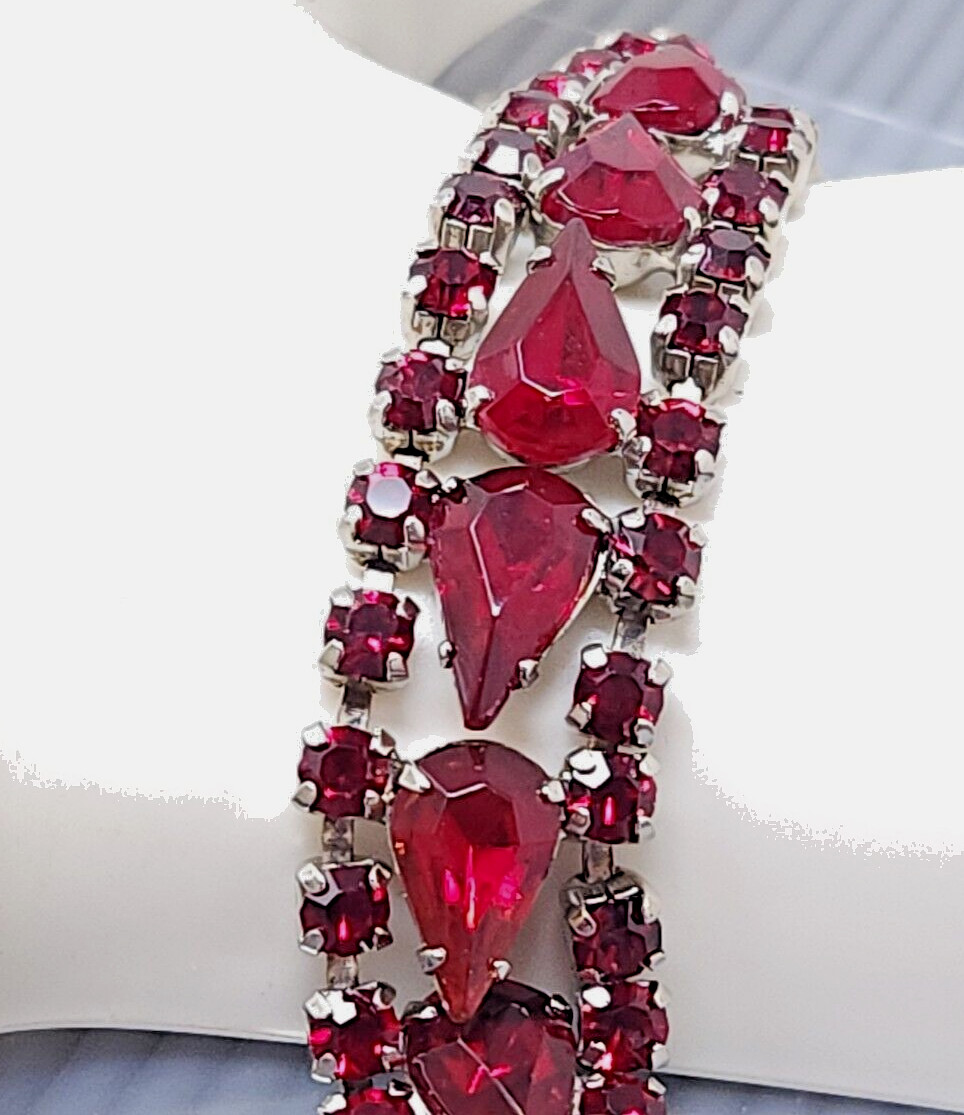 Vintage Juliana D&E Ruby Red Silver tone Link Bracelet 6.5"