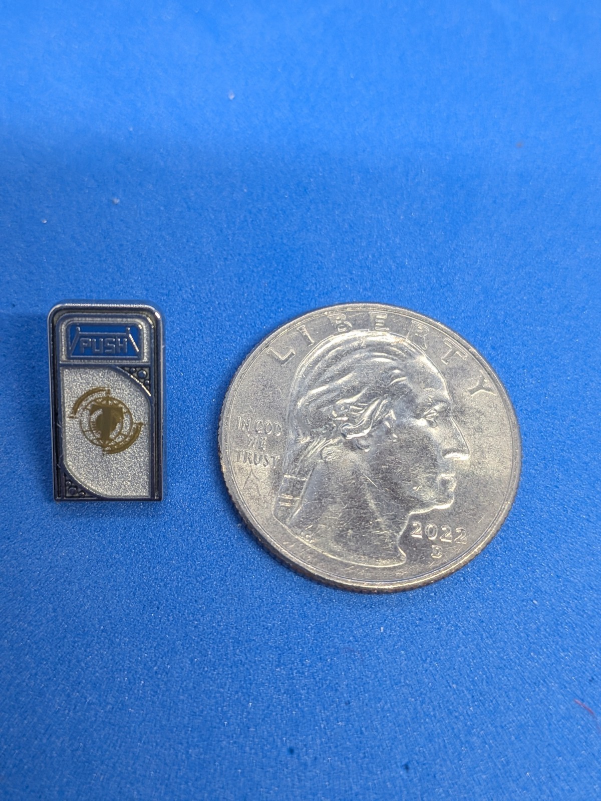 Disney Tiny Kingdom Disneyland PIN Tomorrowland Trash Can Park Edition Series 1