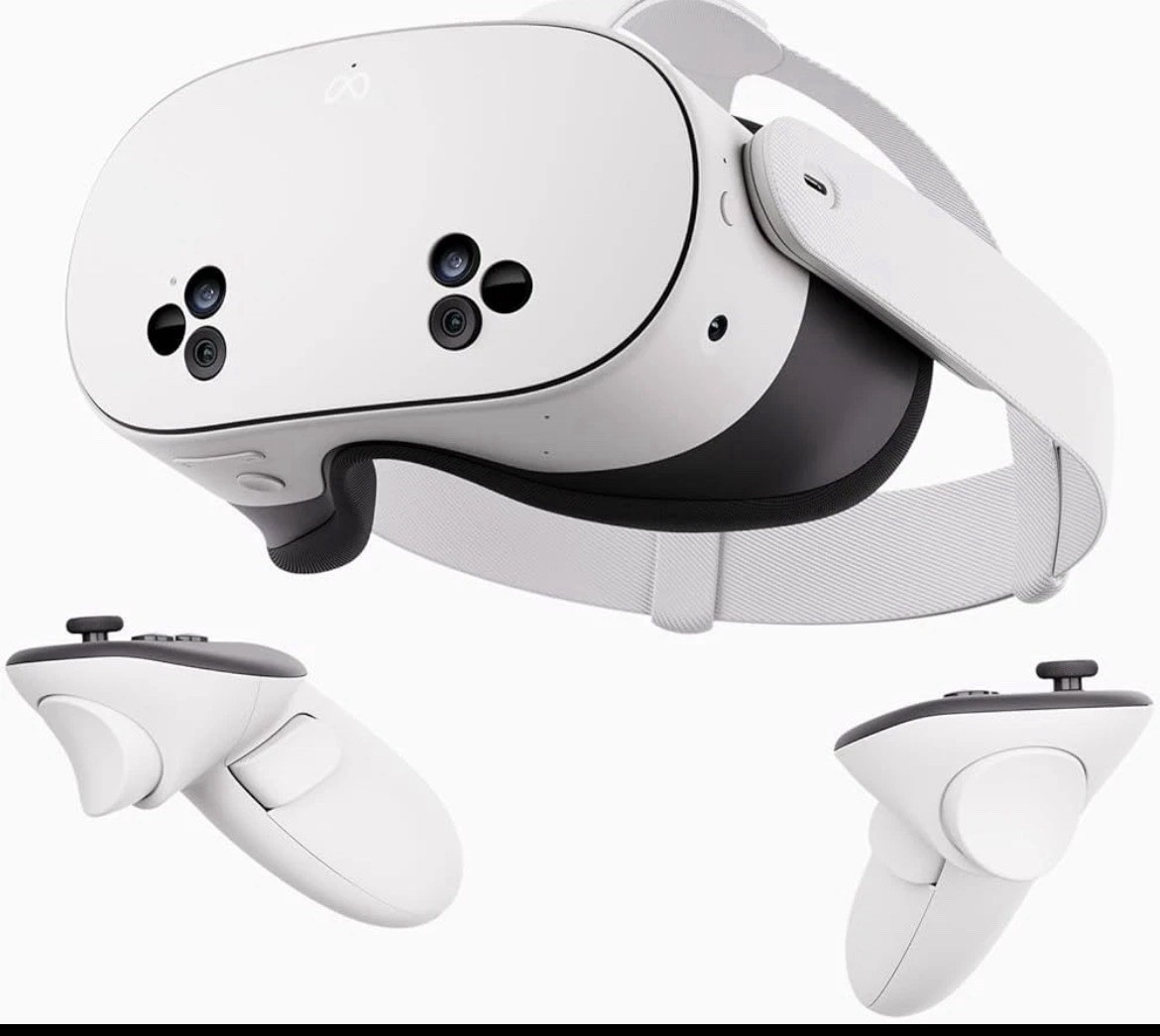 Meta Quest 3S 256GB Used, Only Includes The Headset, and  2 Controllers. See Pic