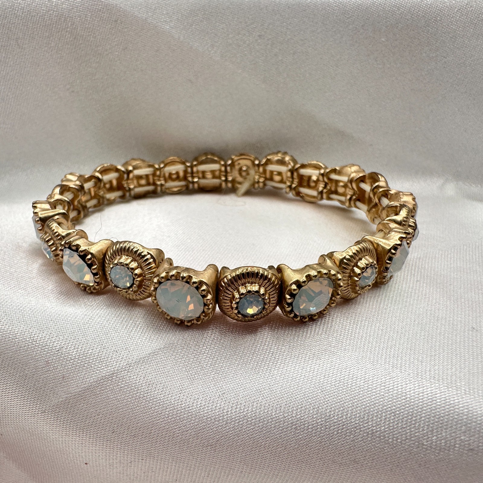 Vintage Y2K Iridescent Opaline Glass Stone Stretch Bracelet Gold Tone Jewelry