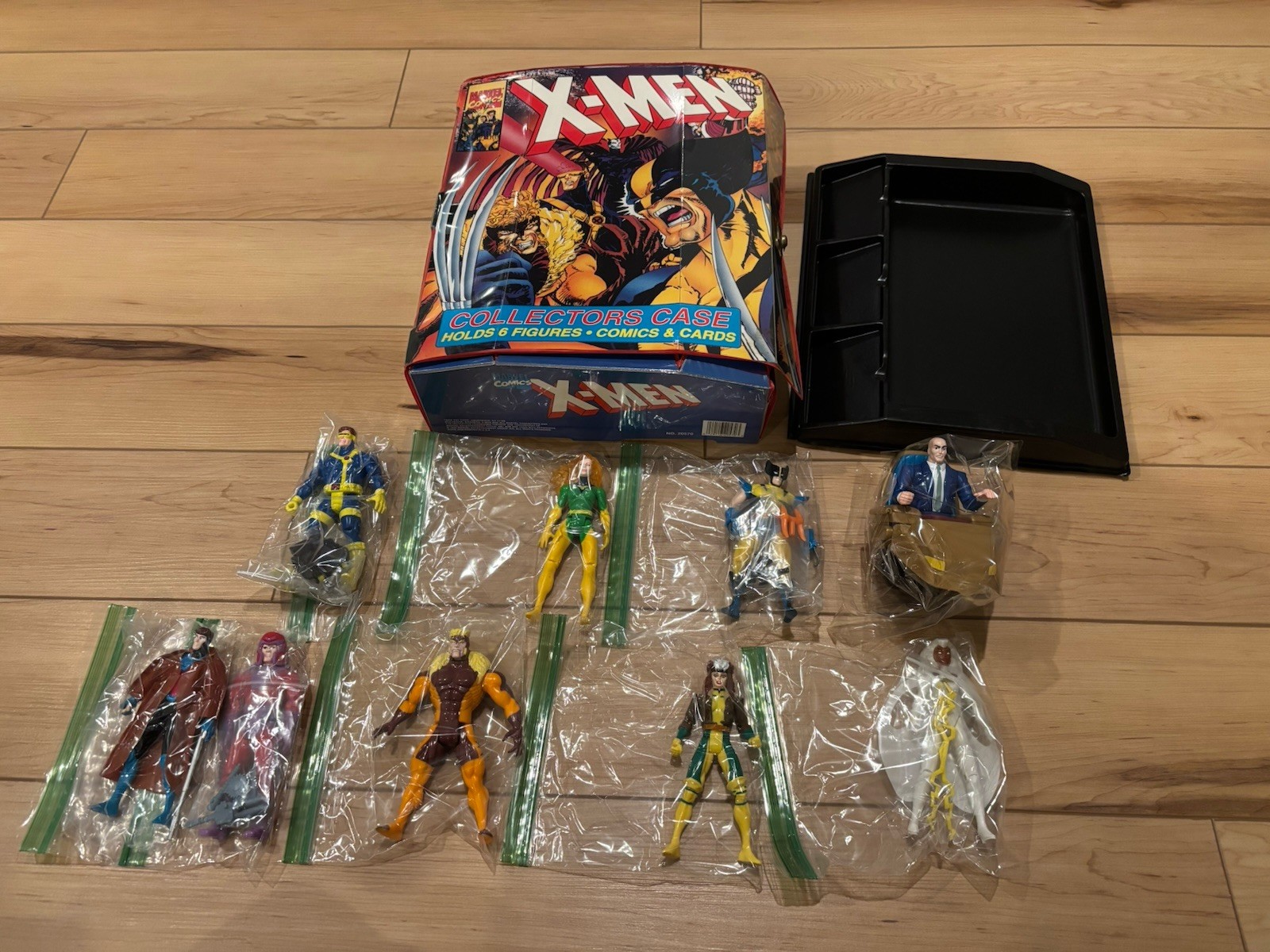 Vintage 1990’s Toy Biz Marvel X-Men Figure Lot of 9 w/Case Complete