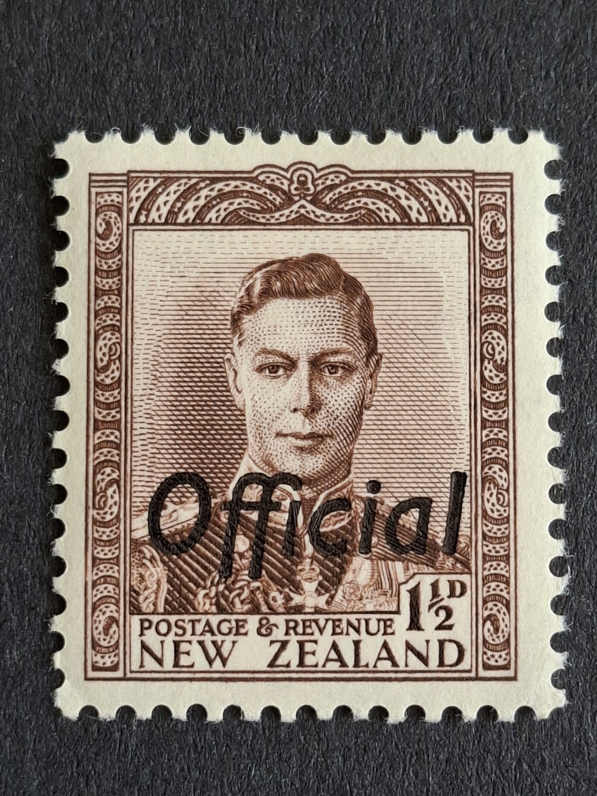 NEW ZEALAND 1938 - UHM "1 1/2d CHOCOLATE - KING GEORGE VI OFFICALS "