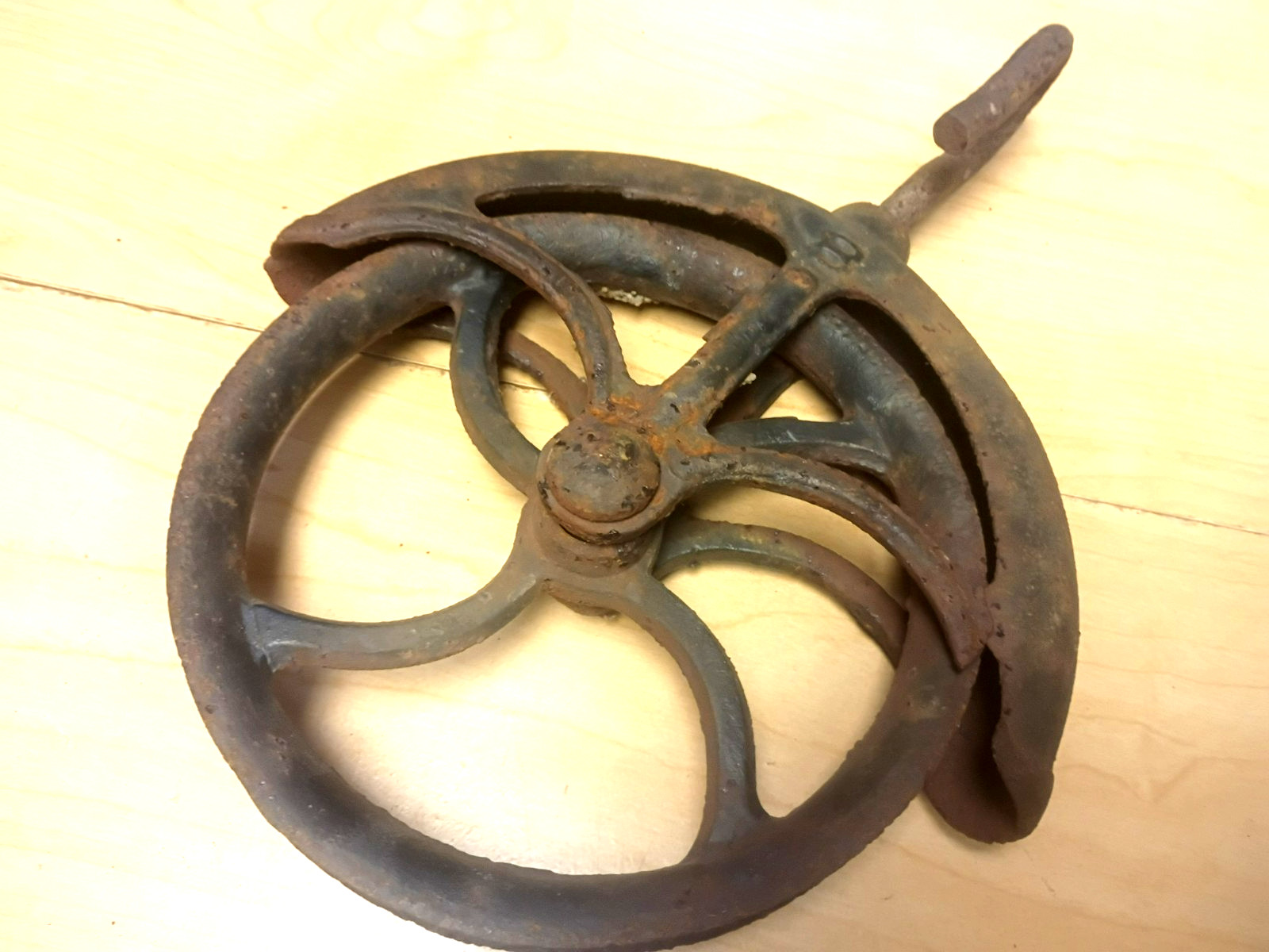 METAL SPOKE Wheel PULLEY Vintage 8 7" Hook Hanger