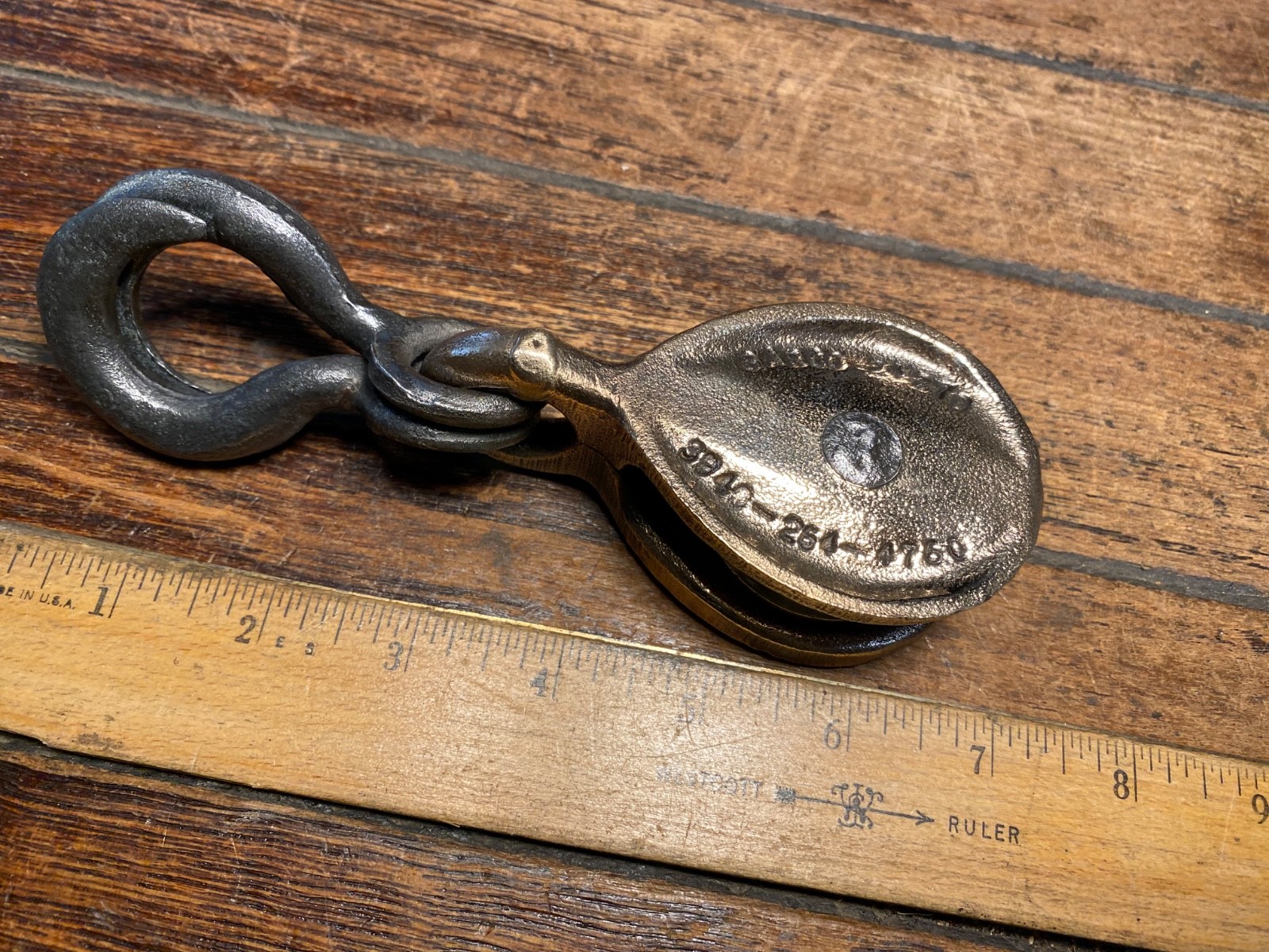 VINTAGE BRONZE SINGLE BLOCK W/SCISSOR HOOK 1 3/4" PULLEY SHEAVE  3/8" LINE