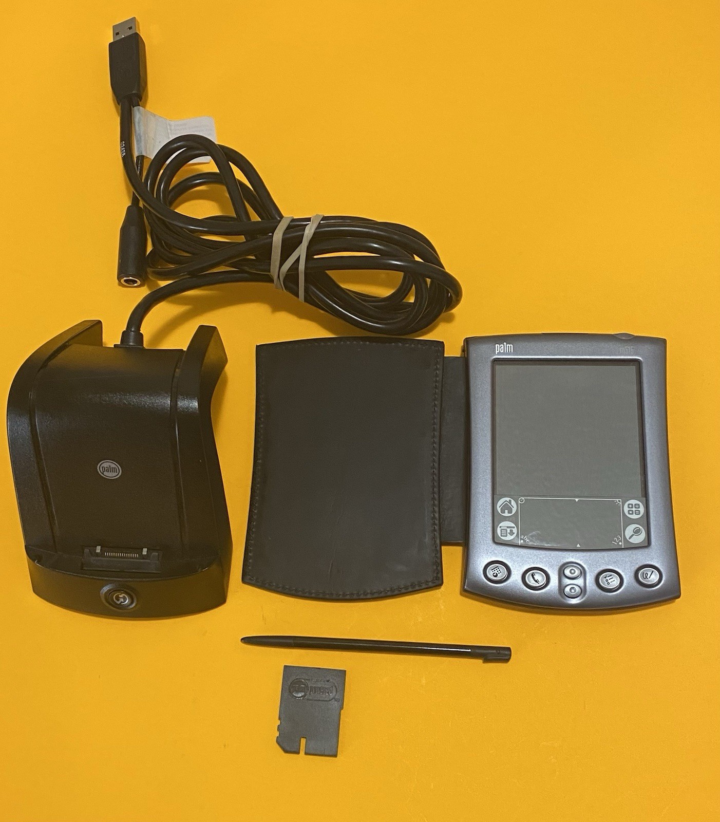 Palm m515 Handheld PDA With Case, Charger READ DESCRIPTION