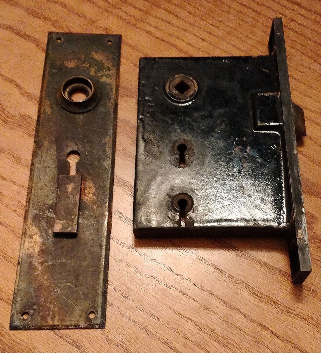 Vintage Double Skeleton Key Mortise Lock & Brass Faceplate No Brand Name Visable