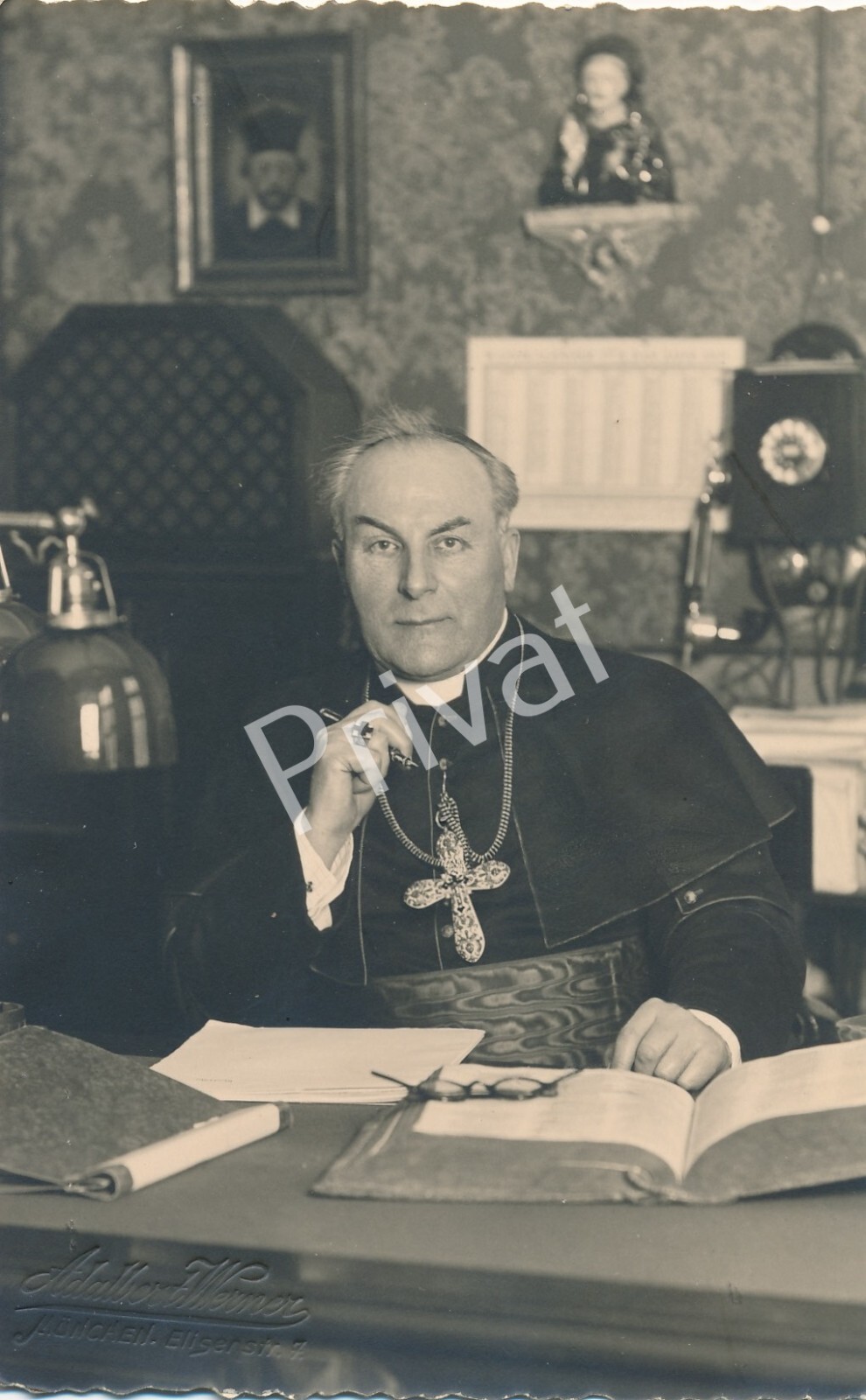 Photo Church Dignitary in Office K1.86