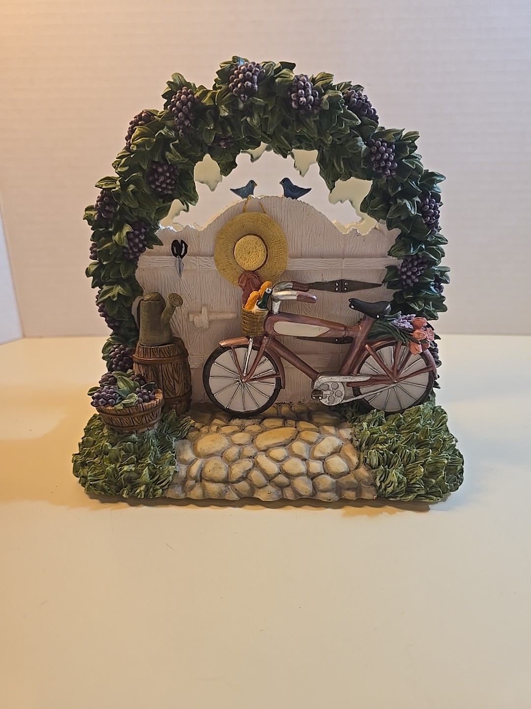 Pfaltzgraff Original Grapevine Garden Scene Napkin Holder