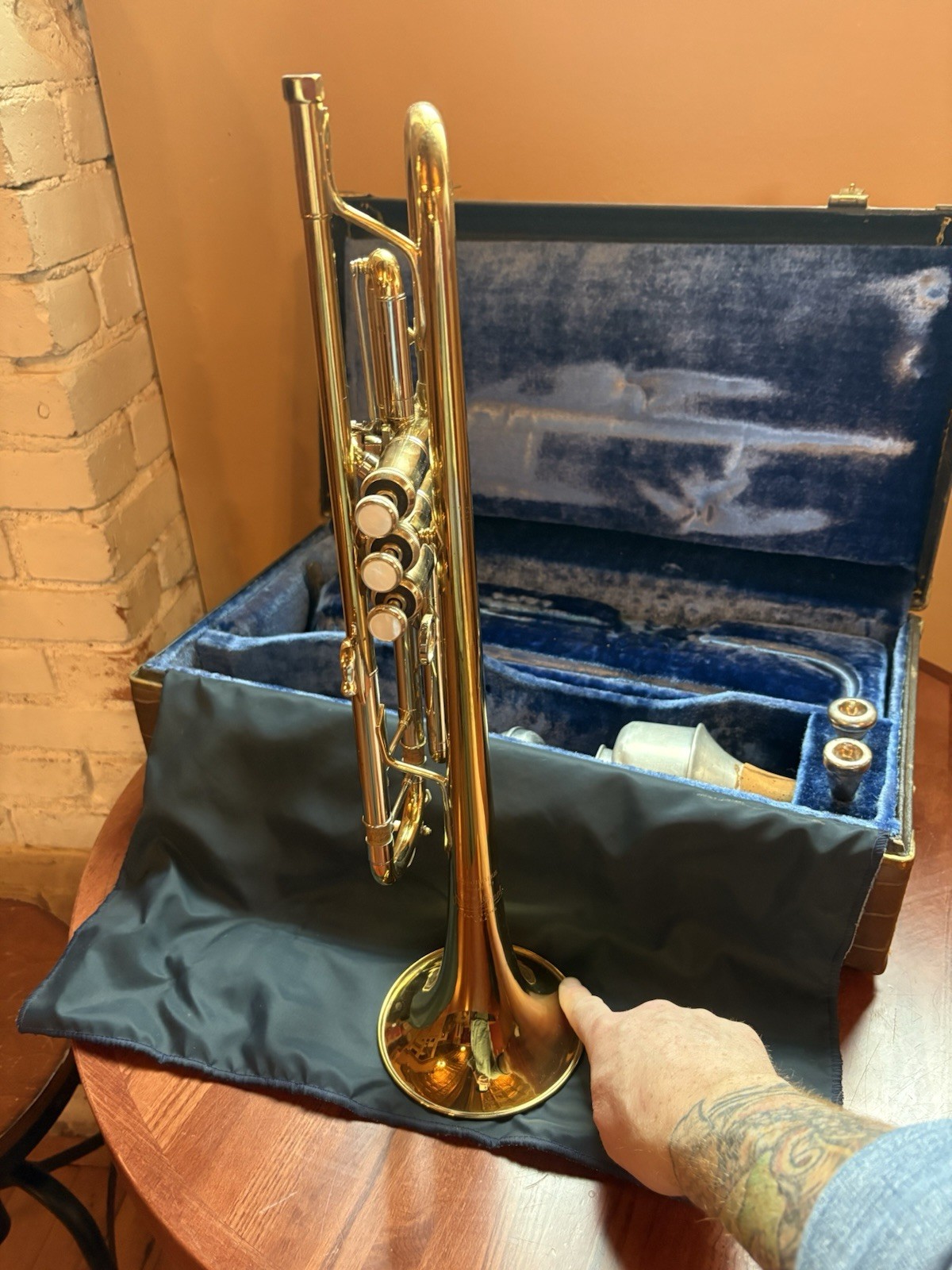 Luch Bach Stadivarius Bb Trumpet Model 37 Includes Two 10.5 C Mouthpieces