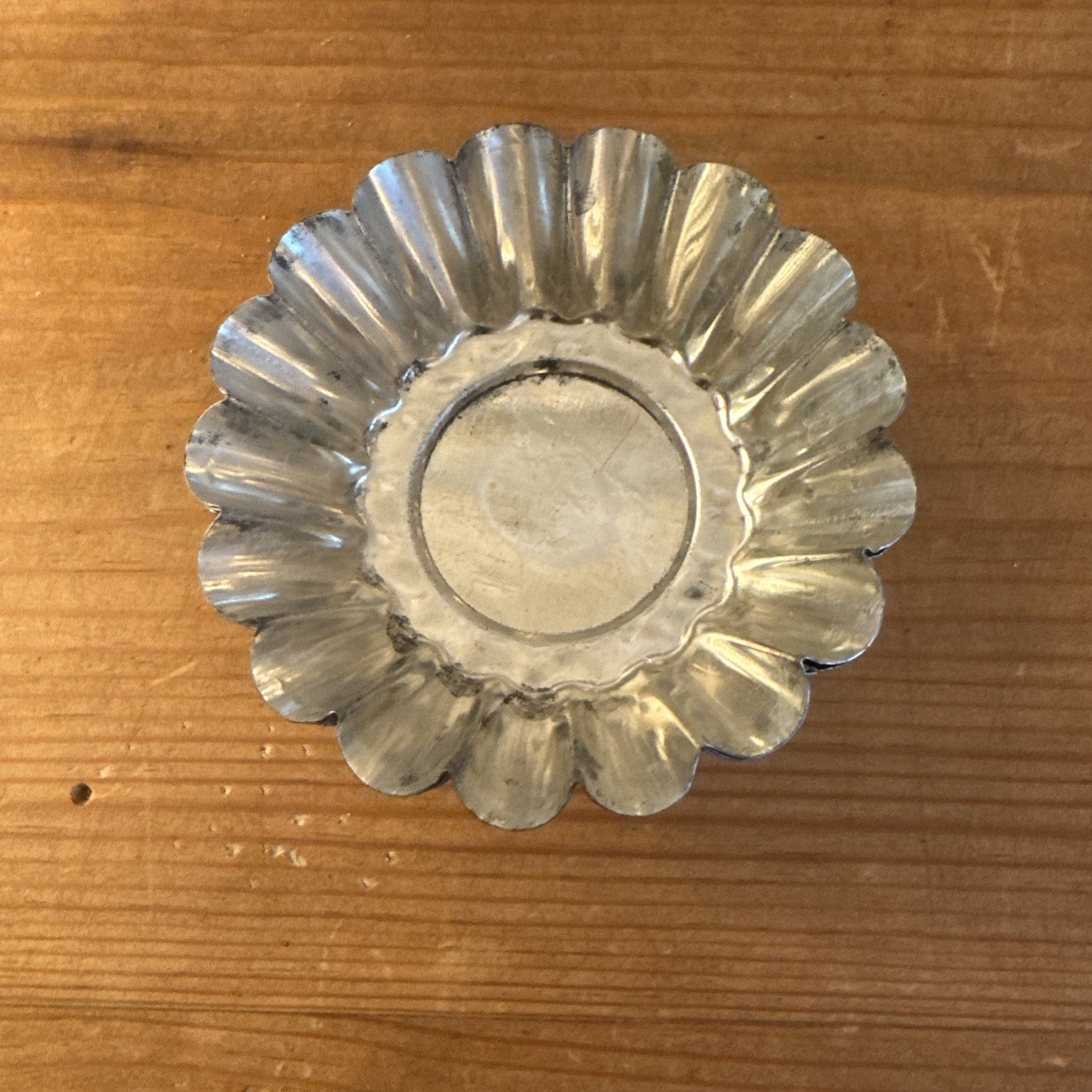 Set of 7 Antique Brioche Pans Fluted Baking Molds 3”