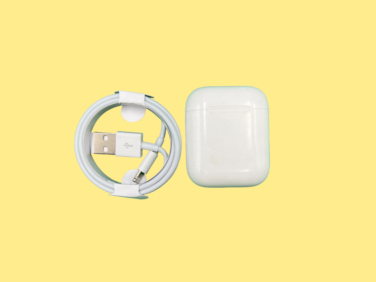 Apple AirPods 2nd Gen A1602 Charging Case Only - Used, White, Bluetooth