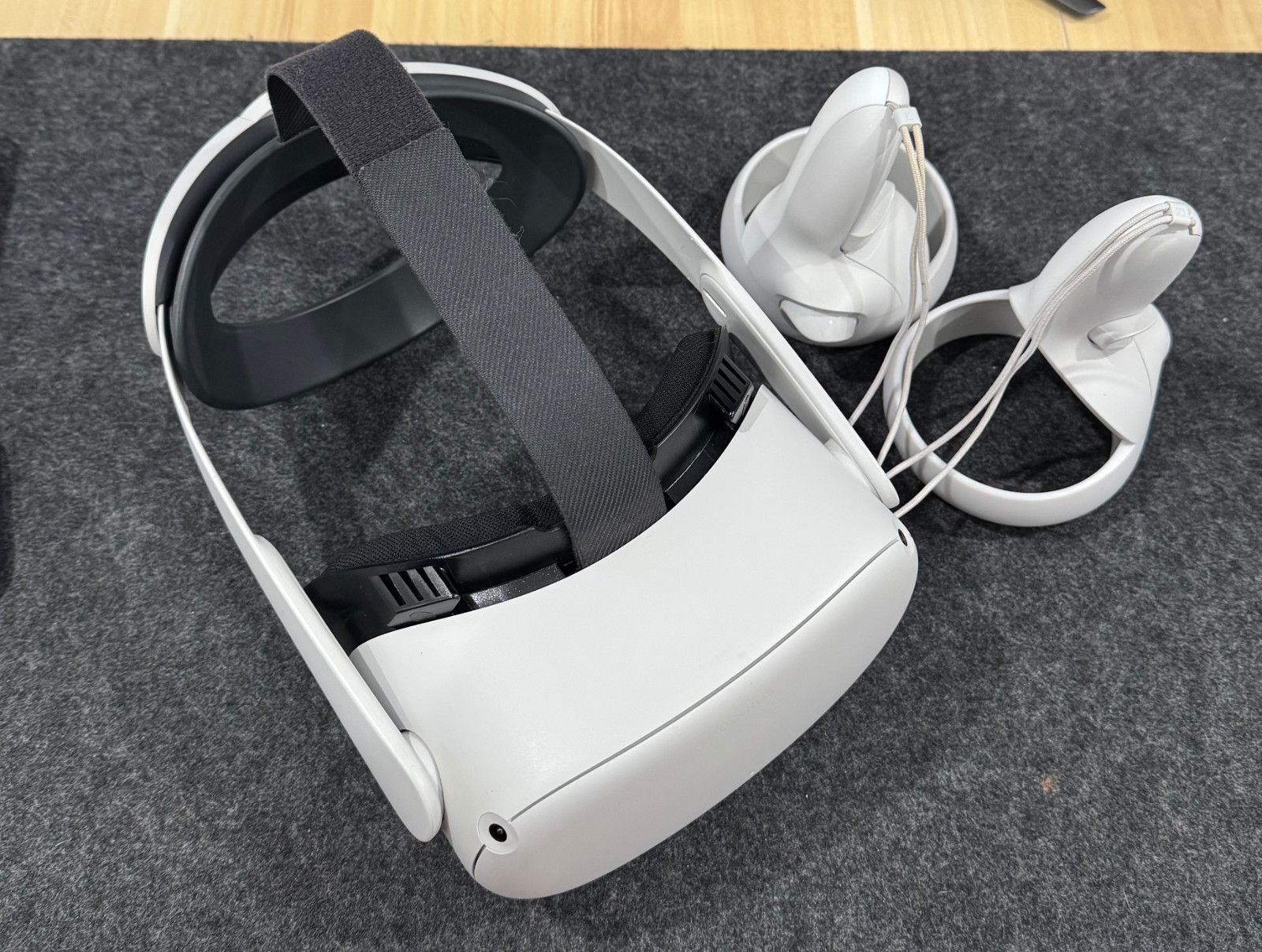 Oculus Quest 2 64GB VR Headset with Controllers White