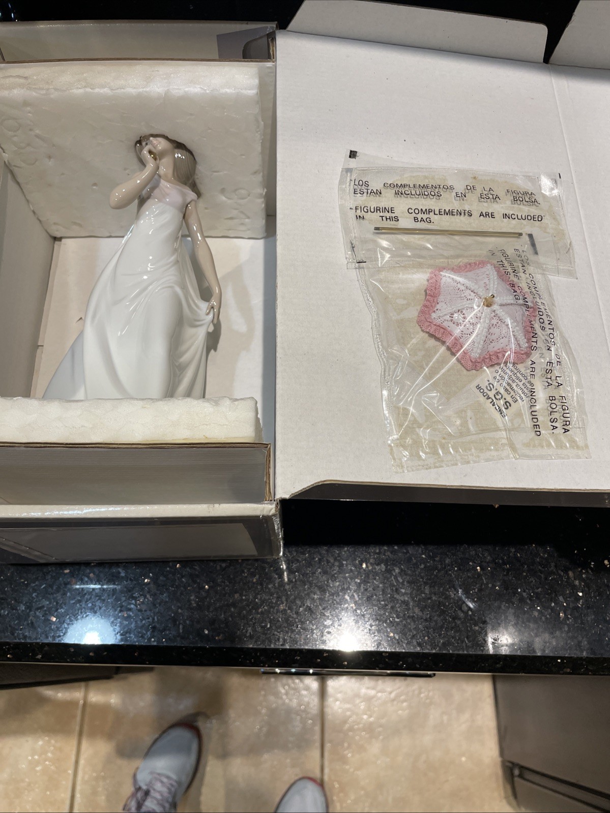 11" Vintage LLADRO 7636 Afternoon Promenade Society Piece Woman Parasol 1995 Box