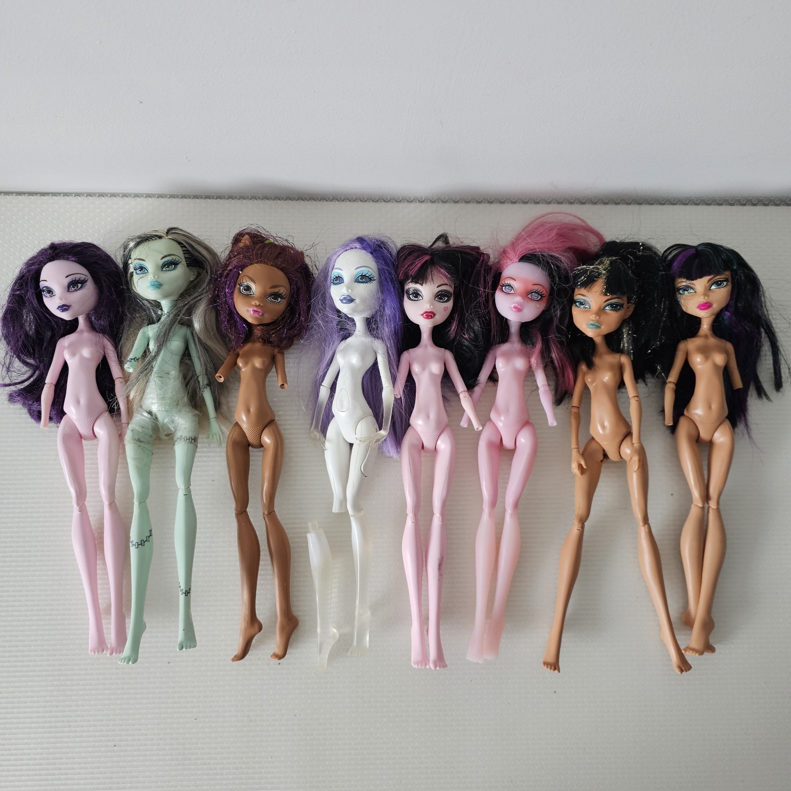 Lot of 8 Monster High Dolls Elissabat Draculaura  De Nile ++ DAMAGED INCOMPLETE 