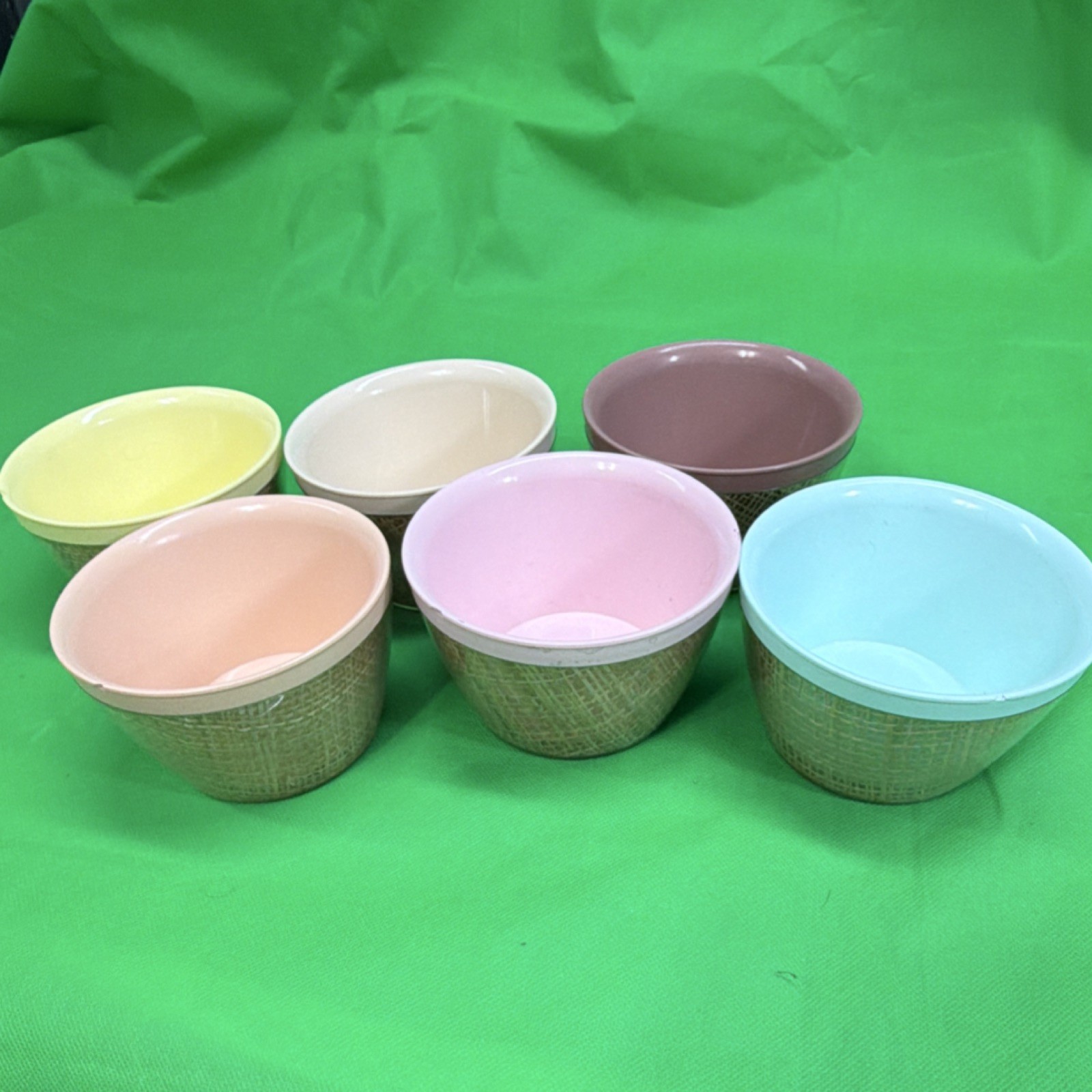 6 Vtg Raffia-ware  Bowls Plastic Melmac Insulated Rattan Wicker